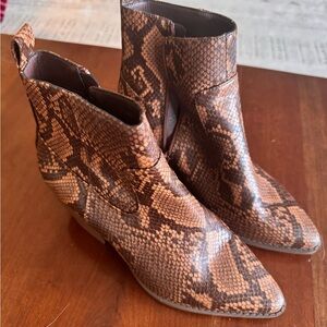 Maurices Snake Print AnkleBoots WMNS 7.5 Brown Pointed Toe Block Heel Boots 0032